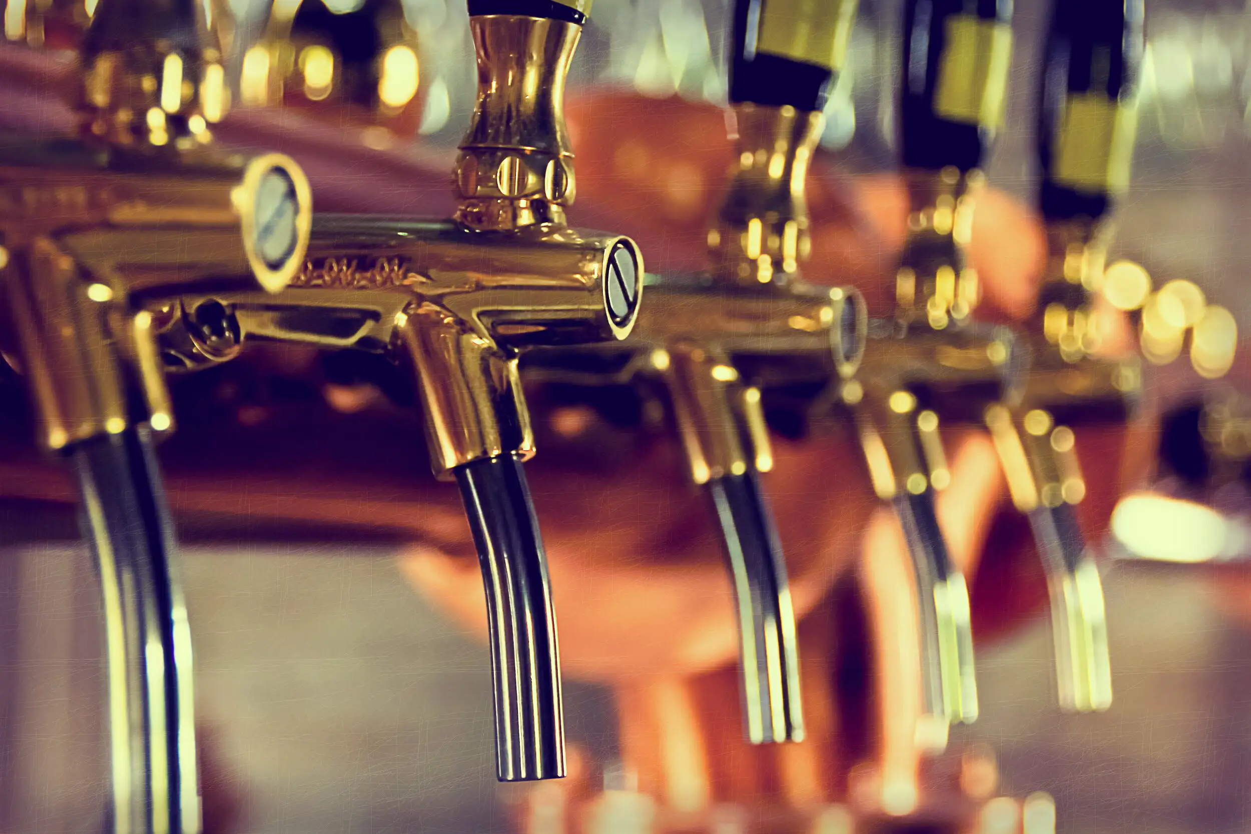 A blurred image of a five-tap beer tower to pour beers.